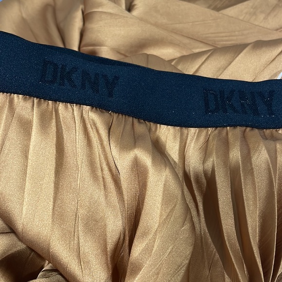 Pleated skirt - Picture 6 of 6